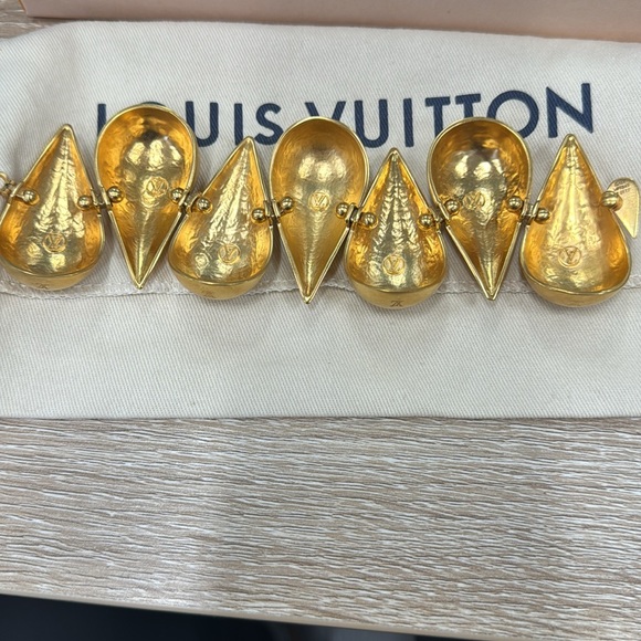 Louis Vuitton Gold Petal Bracelet Mp1845 Large Statement with Box Collectable - Picture 4 of 6